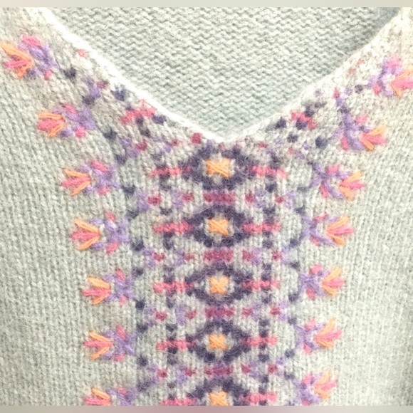 "Garnet Hill" cozy sweater Embroidered wool V-neck with frilled sleeves size XS - Picture 5 of 10